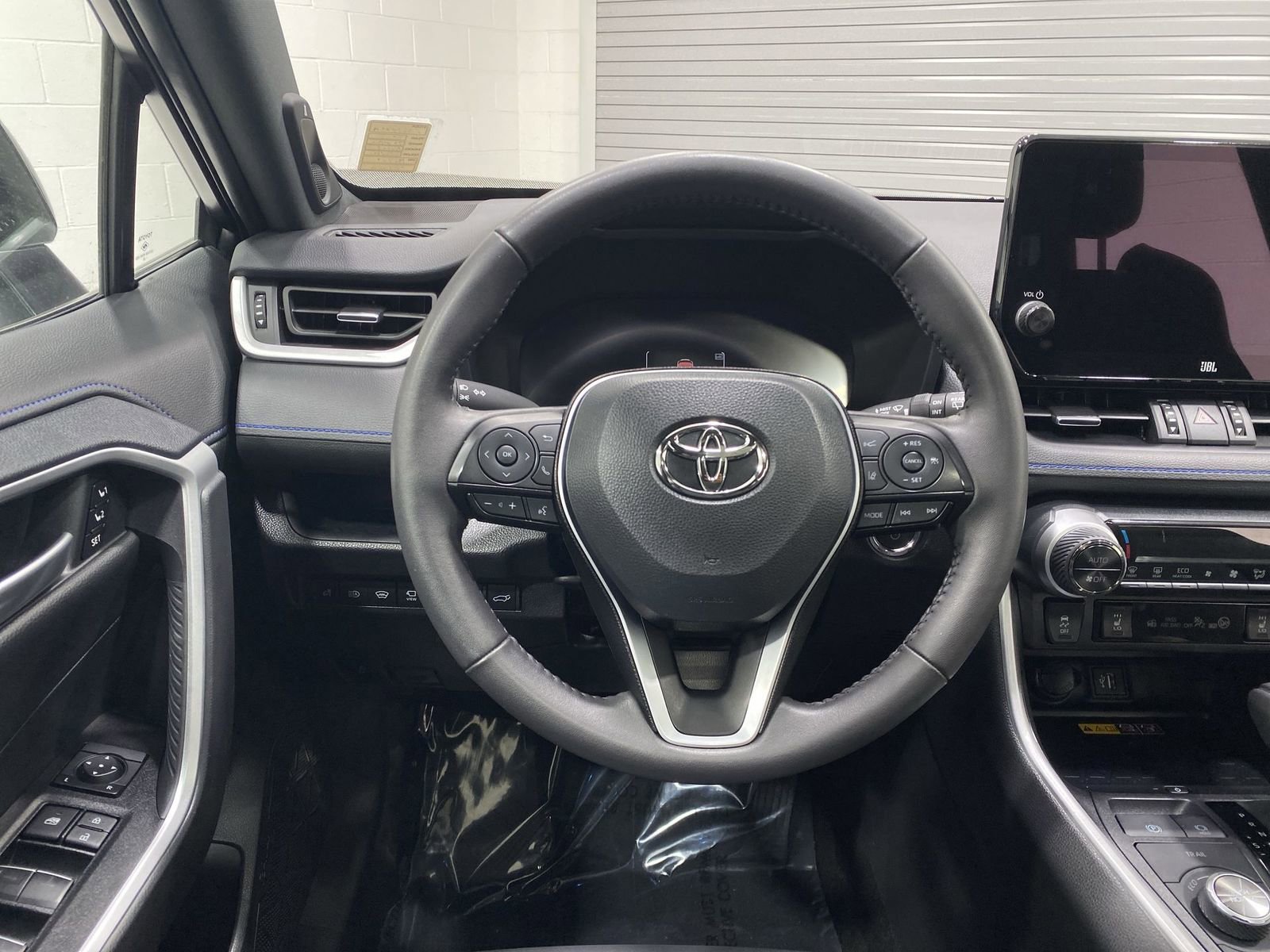Used 2025 Toyota RAV4 XSE w/ Advanced Technology Package AWD/4WD image 14