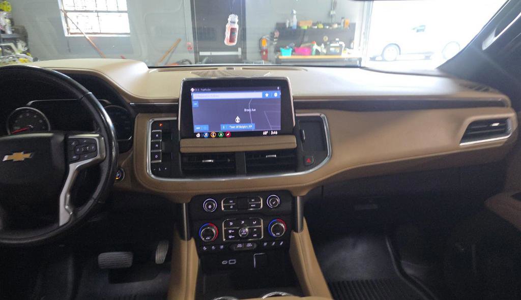 Used 2021 Chevrolet Tahoe Premier w/ Premium Package AWD/4WD image 17