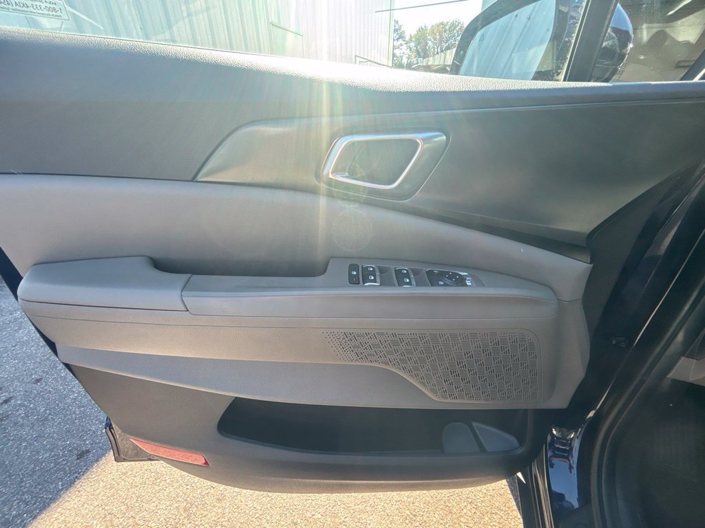 Certified 2026 Kia Carnival FWD image 12