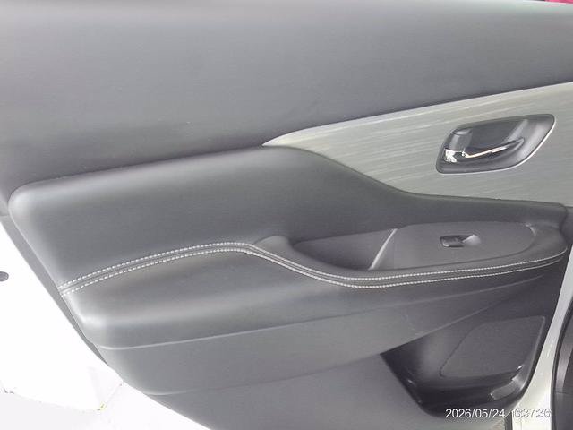 Used 2016 Nissan Murano SV AWD/4WD image 16