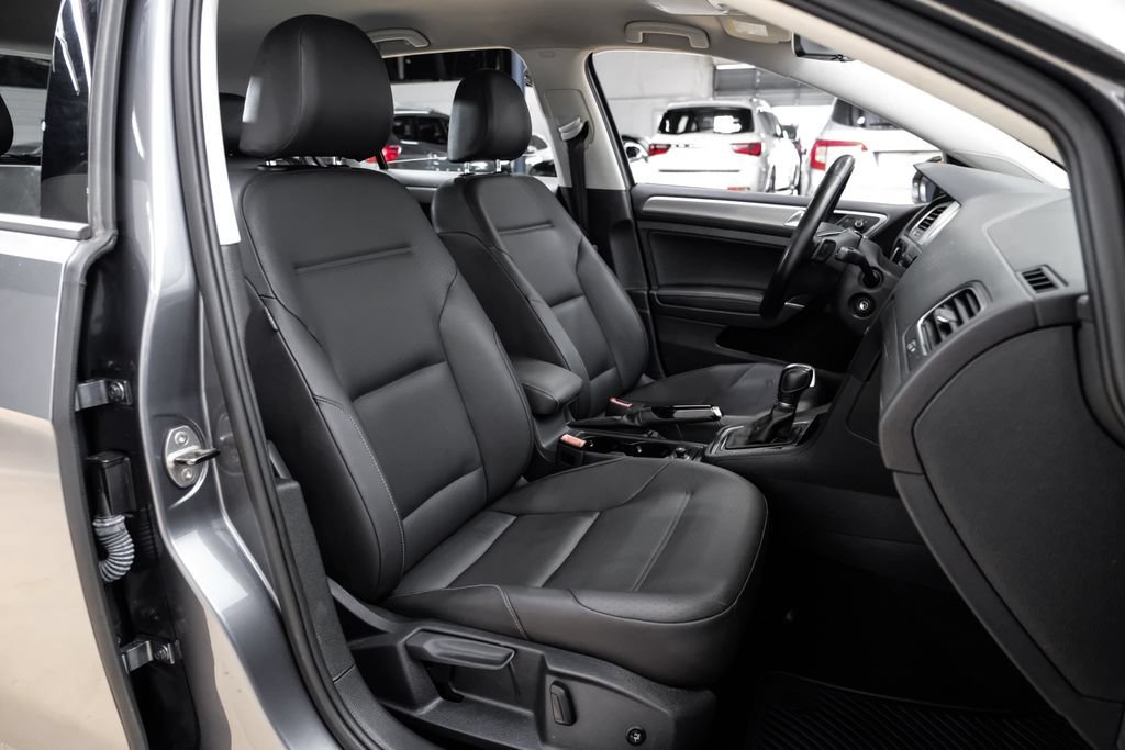Used 2015 Volkswagen Golf S FWD image 31