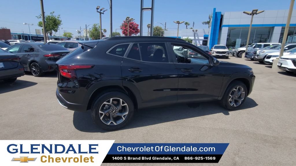Certified 2025 Chevrolet Trax LT FWD image 8