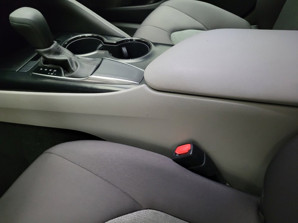 Used 2020 Toyota Camry LE image 26