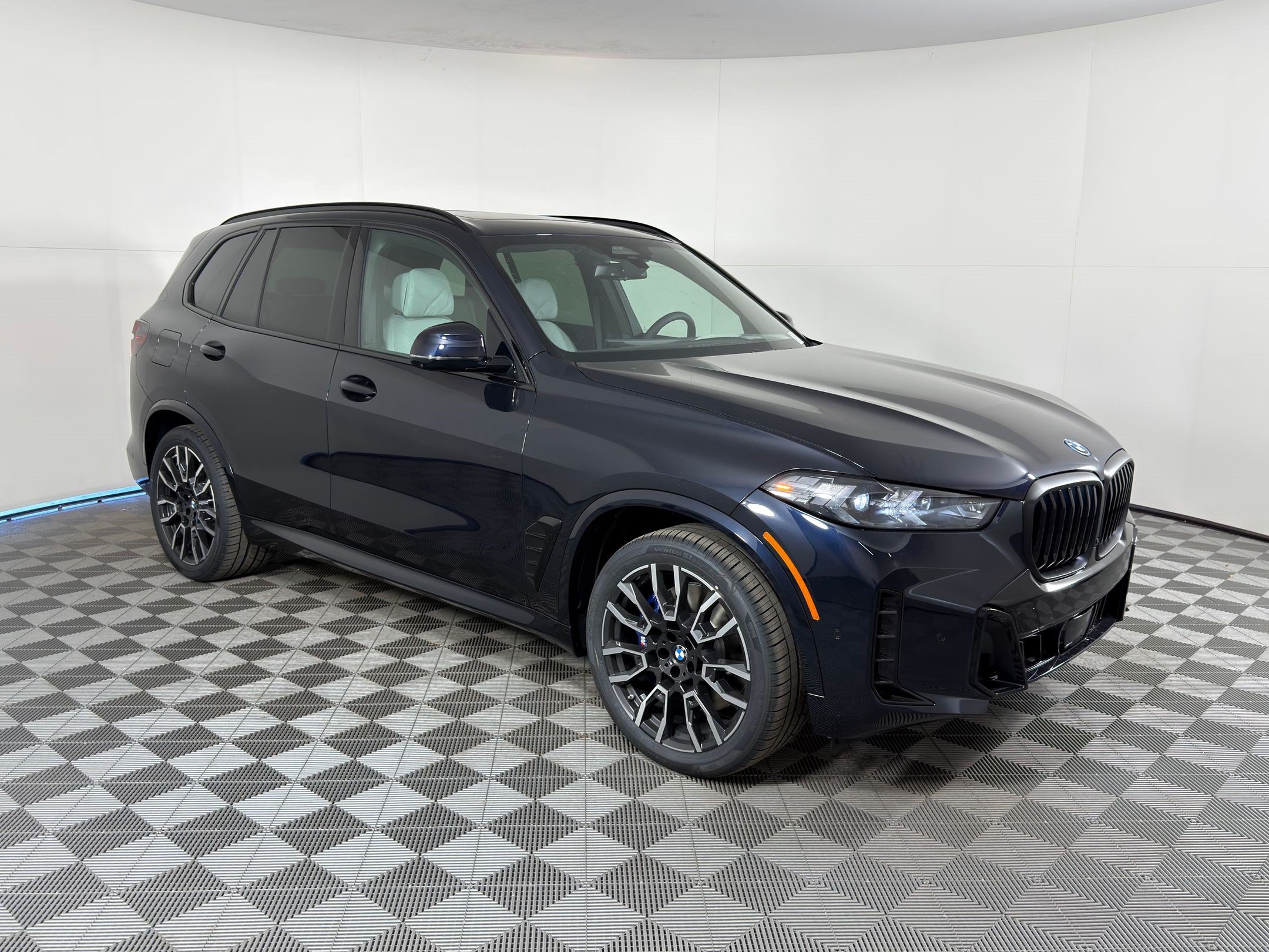 Used 2026 BMW X5 xDrive50e AWD/4WD image 6