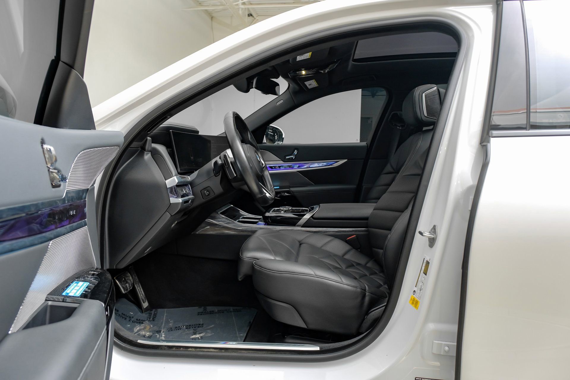 Used 2024 BMW 740i w/ Premium Package 2 image 4