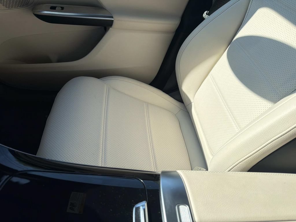 Used 2024 Mercedes-Benz GLC 300 4MATIC image 16