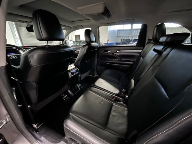 Used 2018 Toyota Highlander Limited AWD/4WD image 14