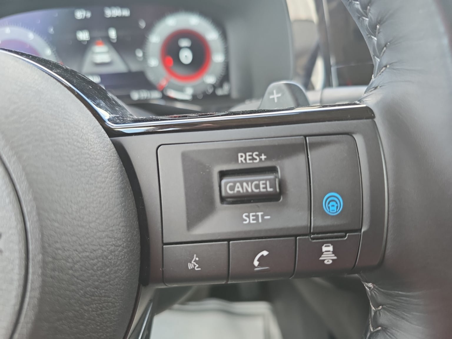 Used 2024 Nissan Pathfinder Platinum FWD image 23
