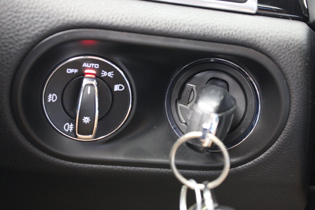 Used 2018 Porsche Macan AWD/4WD image 19
