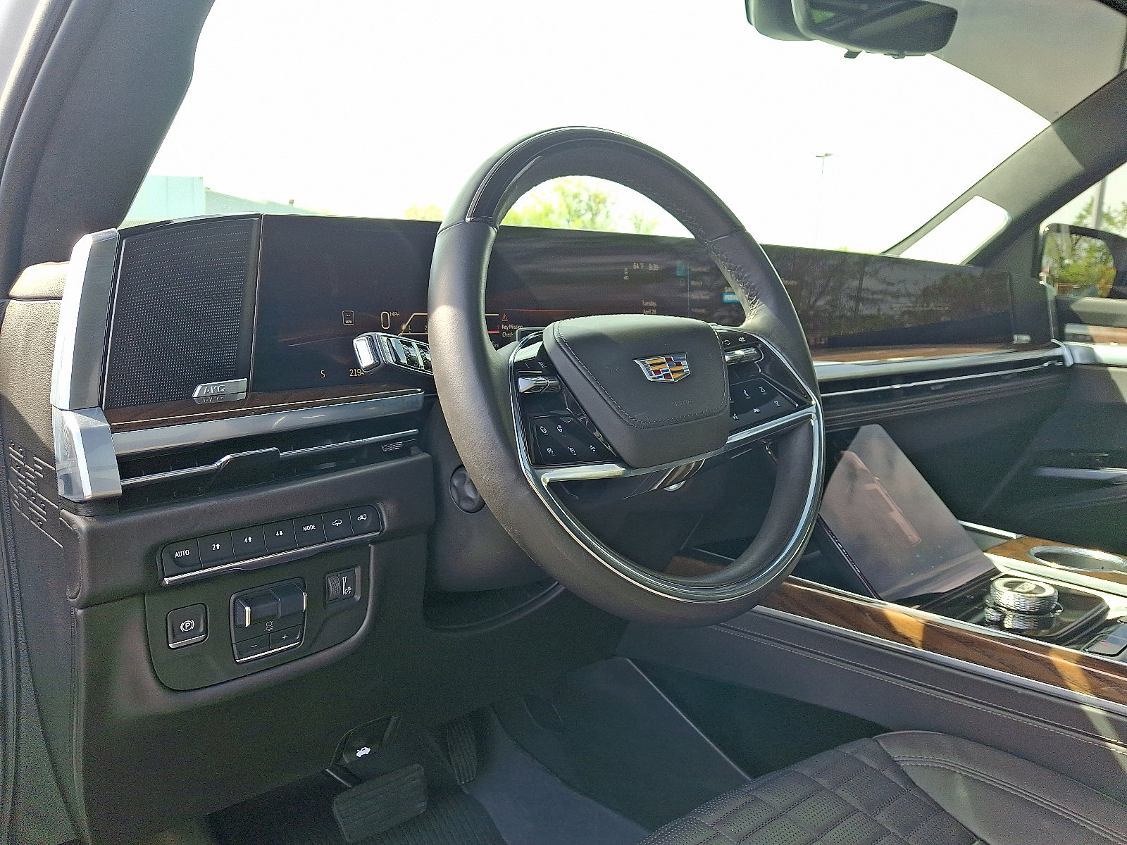 Certified 2025 Cadillac Escalade ESV Sport Platinum w/ LPO, Floor Liner Package AWD/4WD image 16
