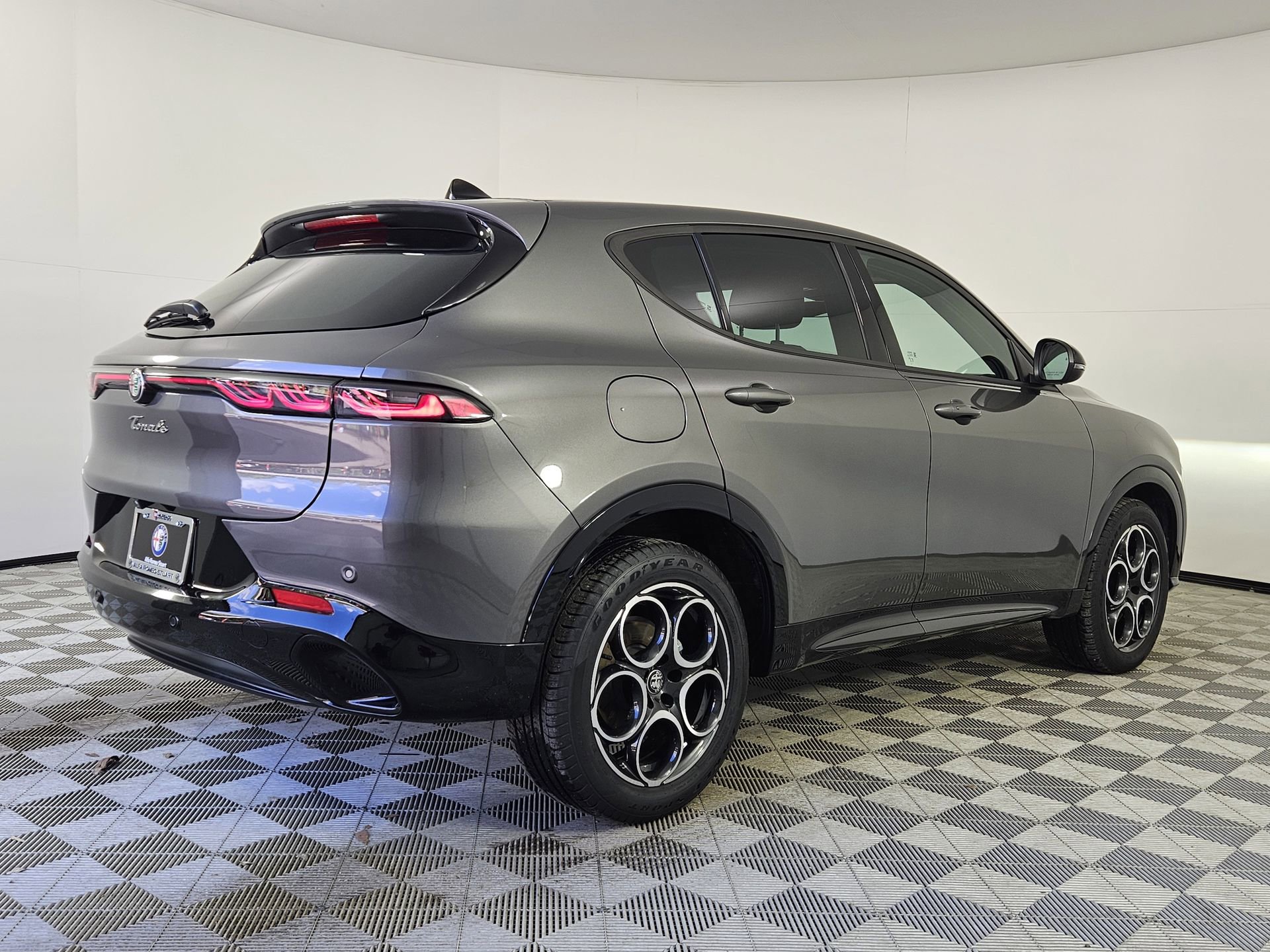 Used 2025 Alfa Romeo Tonale AWD/4WD image 7
