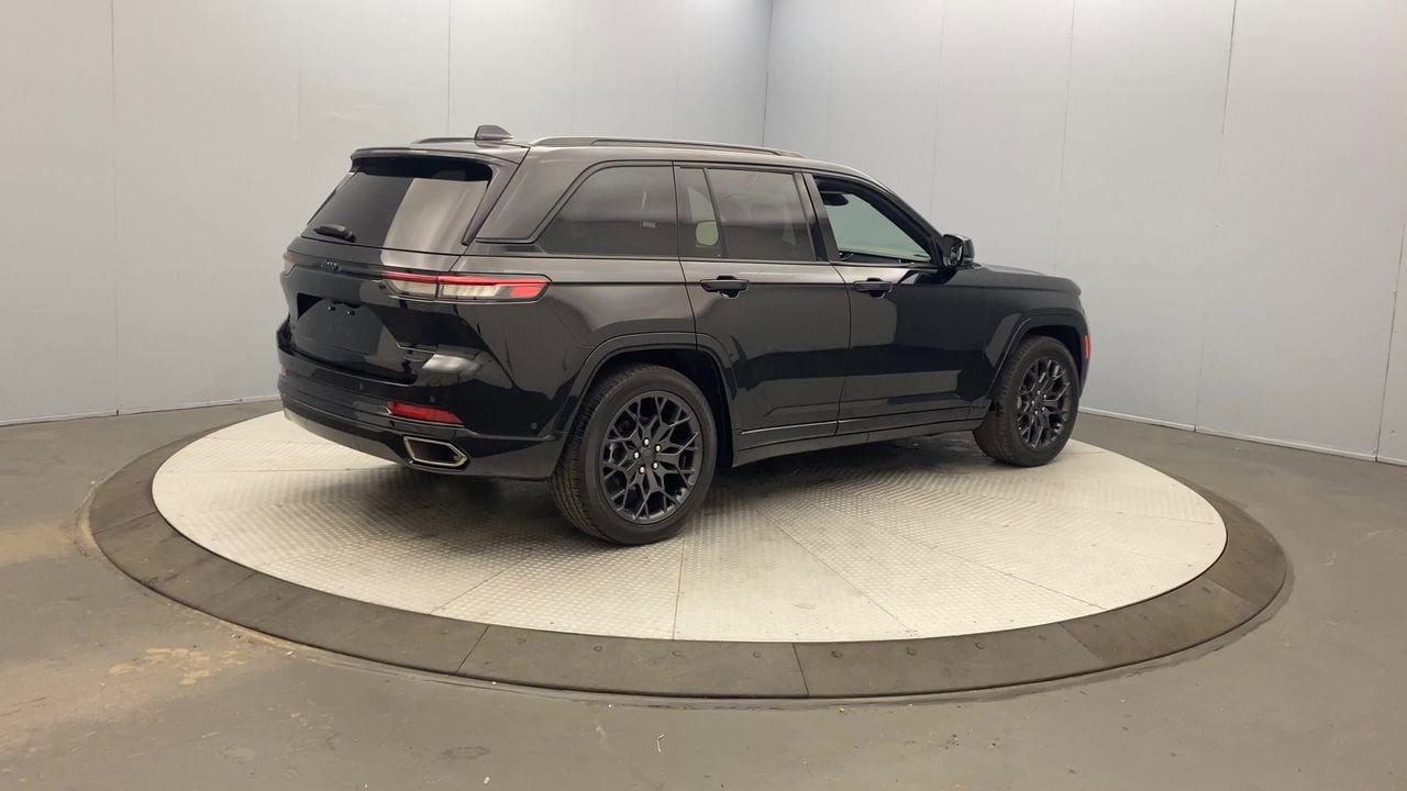 Used 2025 Jeep Grand Cherokee Summit w/ Obsidian Package AWD/4WD image 5