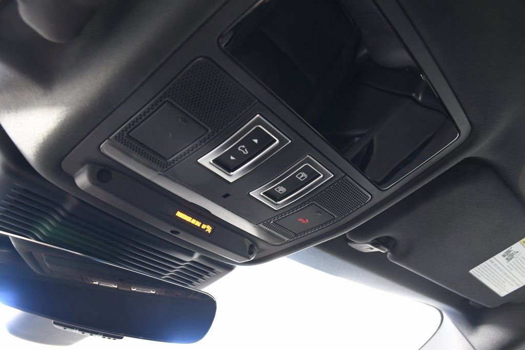 Certified 2025 Land Rover Range Rover Evoque Dynamic SE image 33