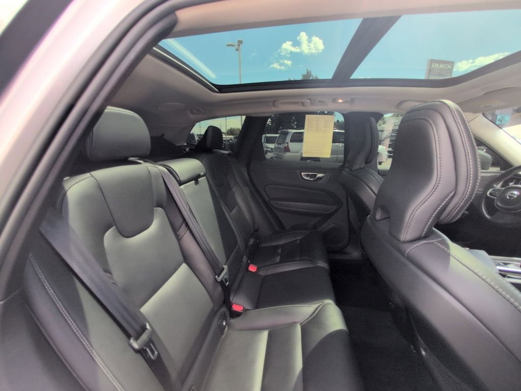 Used 2022 Volvo XC60 B5 Inscription w/ Advanced Package image 31