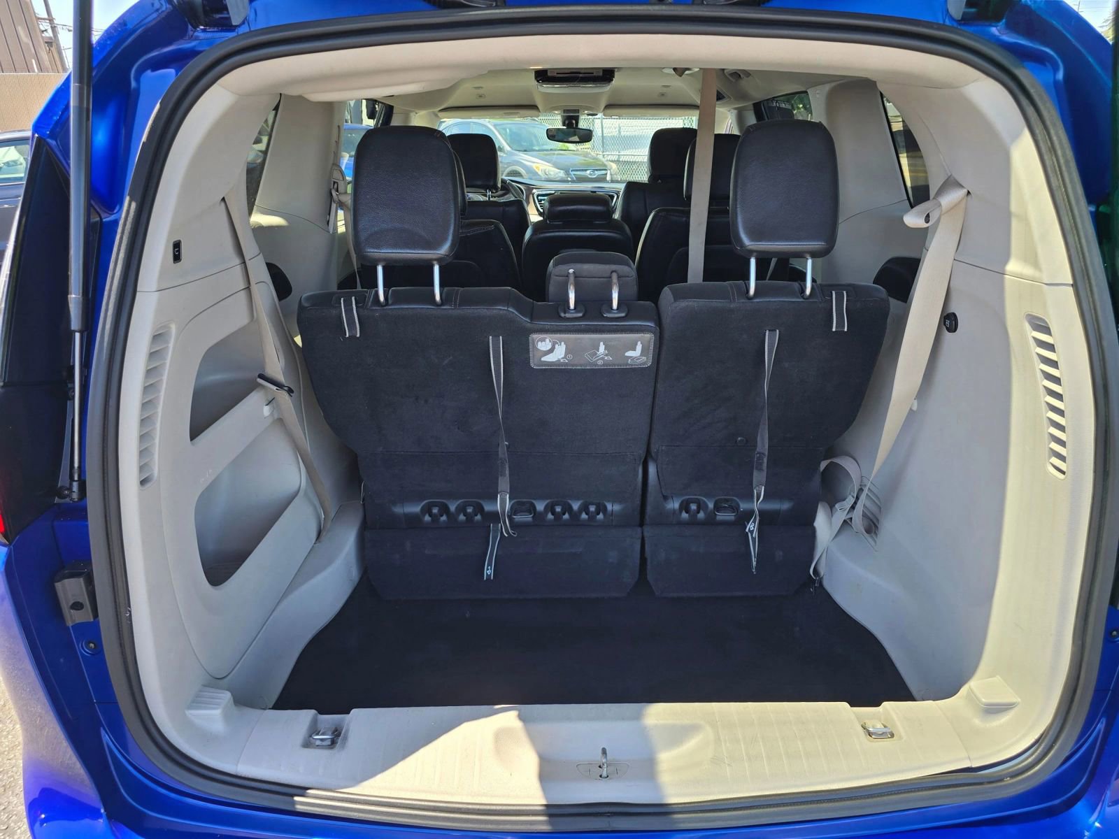 Used 2018 Chrysler Pacifica Touring-L FWD image 16