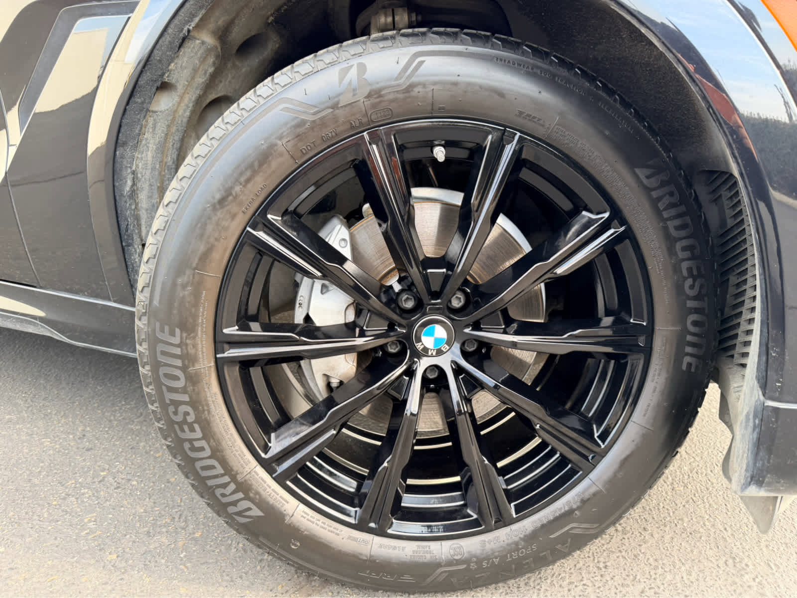 Used 2024 BMW X6 xDrive40i w/ Parking Assistance Package image 11