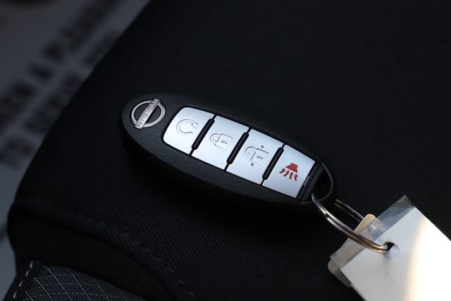 Used 2022 Nissan Pathfinder SV image 34