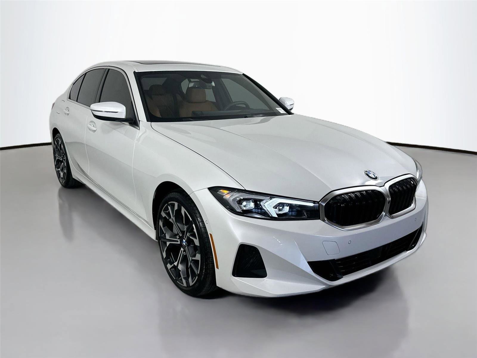 Used 2026 BMW 330i xDrive Sedan w/ Premium Package AWD/4WD image 4