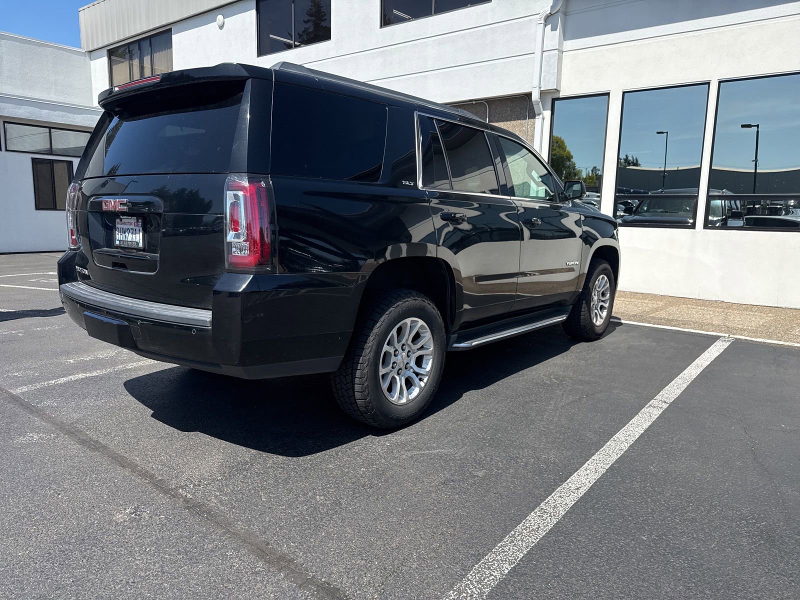 Used 2017 GMC Yukon SLT AWD/4WD image 5