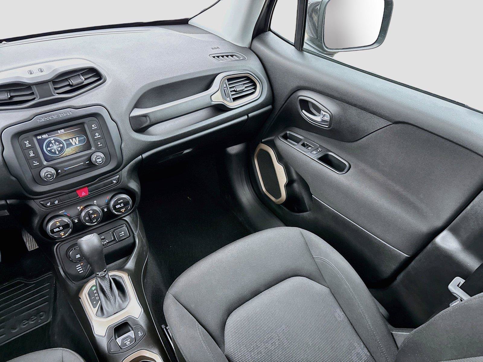 Used 2017 Jeep Renegade Latitude w/ Popular Equipment Group AWD/4WD image 25