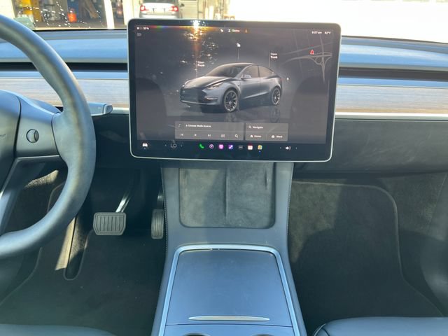 Used 2025 Tesla Model Y Long Range AWD/4WD image 19