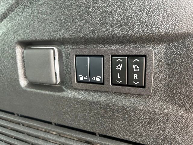 Used 2025 GMC Yukon Denali w/ Denali Reserve Package AWD/4WD image 56