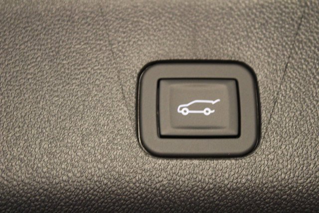 New 2025 Chevrolet Suburban Premier image 17