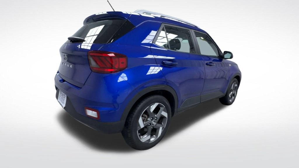 Used 2026 Hyundai Venue SEL FWD image 8