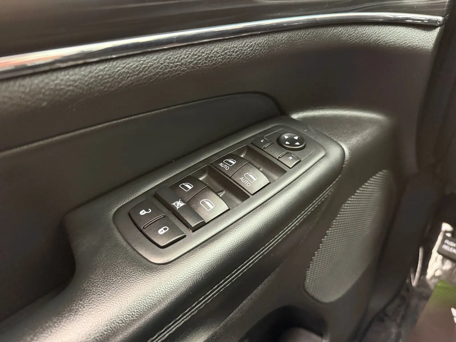 Used 2021 Jeep Grand Cherokee Limited AWD/4WD image 40