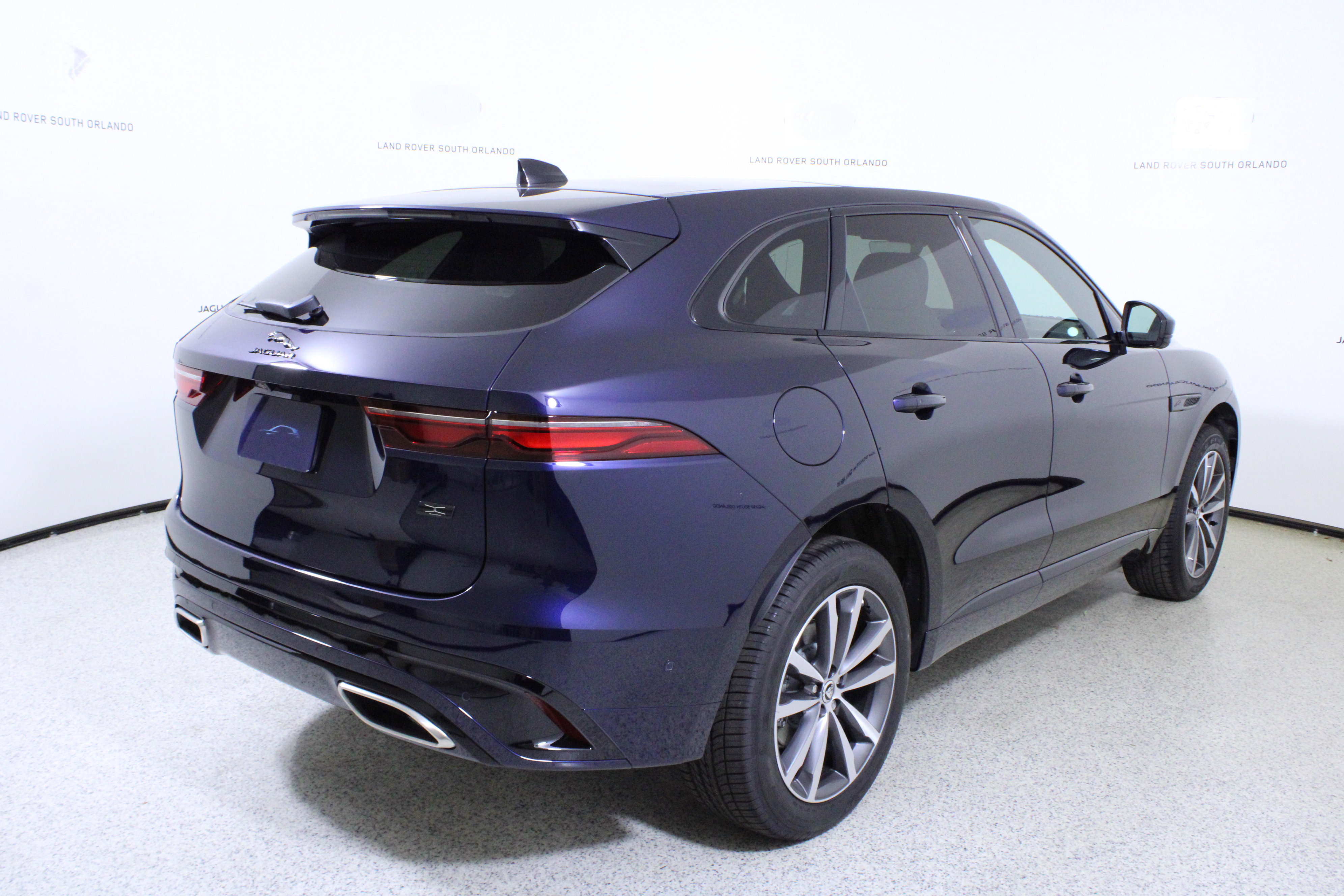 New 2026 Jaguar F-PACE R-Dynamic S image 7