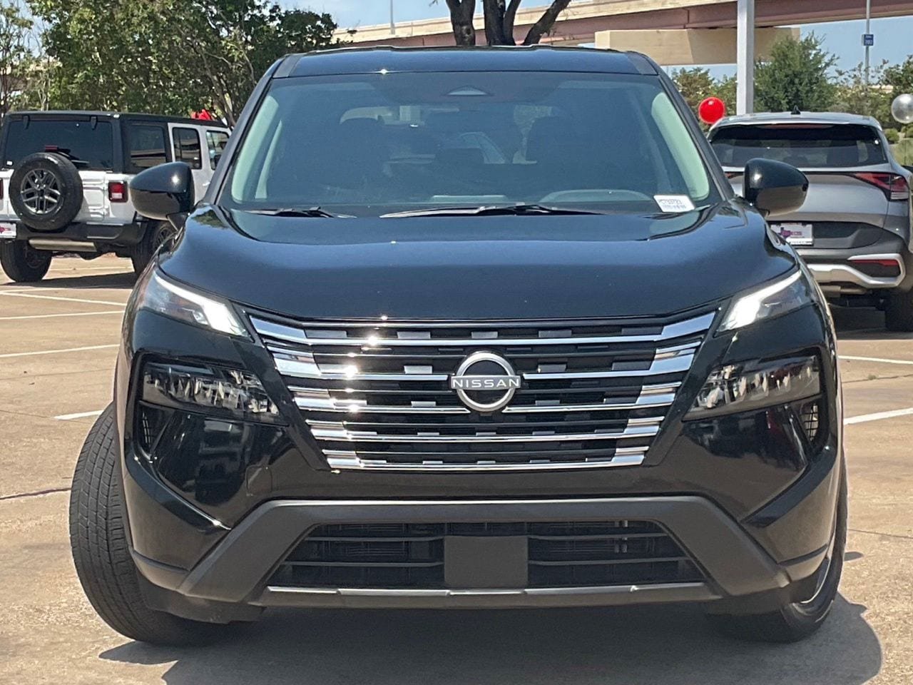 Used 2025 Nissan Rogue SV FWD image 3
