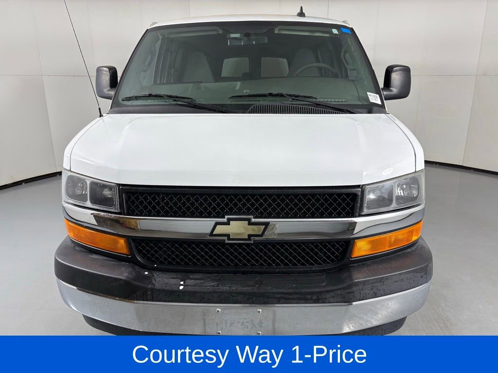 Used 2017 Chevrolet Express 3500 LT w/ LT Preferred Equipment Group RWD image 4