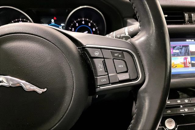 Used 2016 Jaguar XF Prestige AWD/4WD image 16