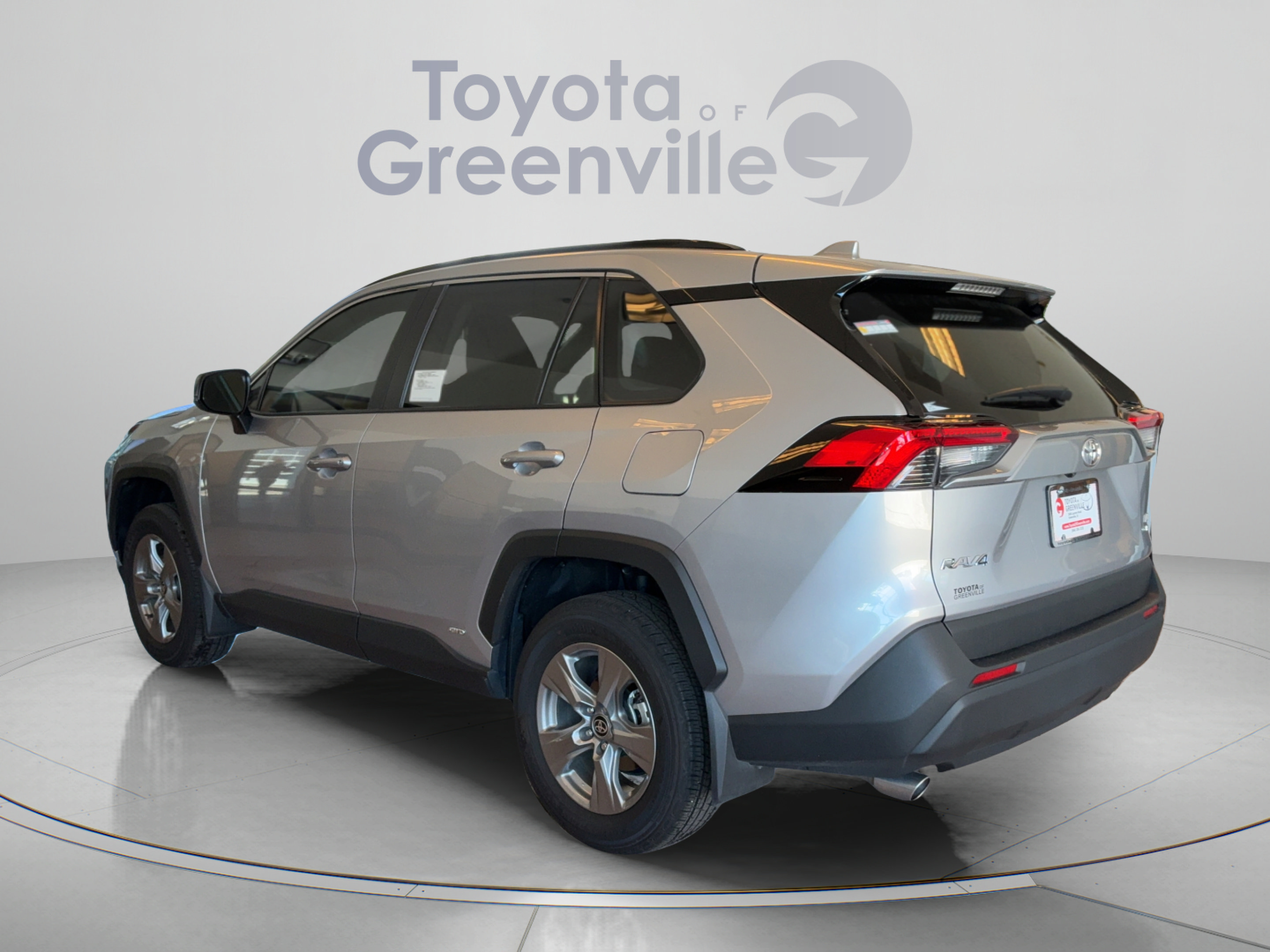 Used 2025 Toyota RAV4 LE AWD/4WD image 4