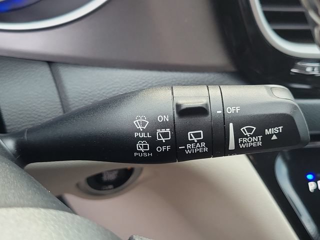 Used 2023 Chrysler Pacifica Touring-L FWD image 13