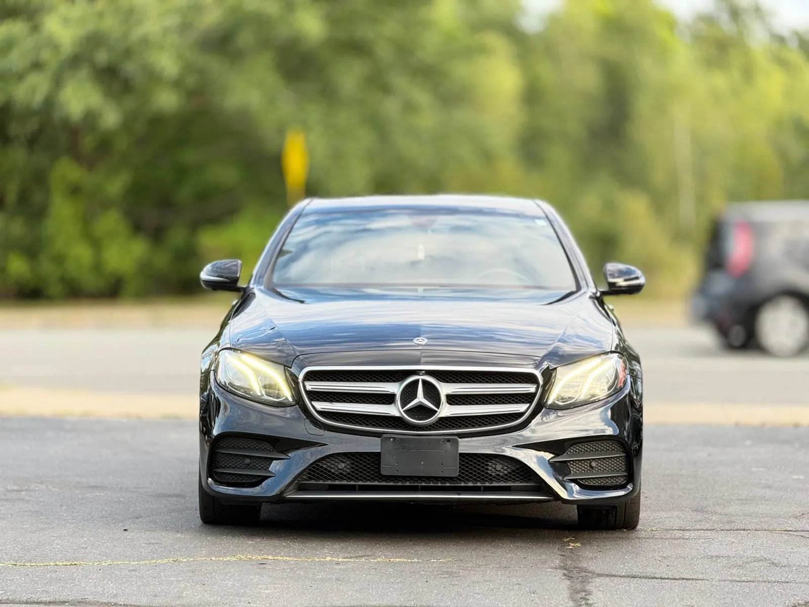 Used 2019 Mercedes-Benz E 300 4MATIC image 3