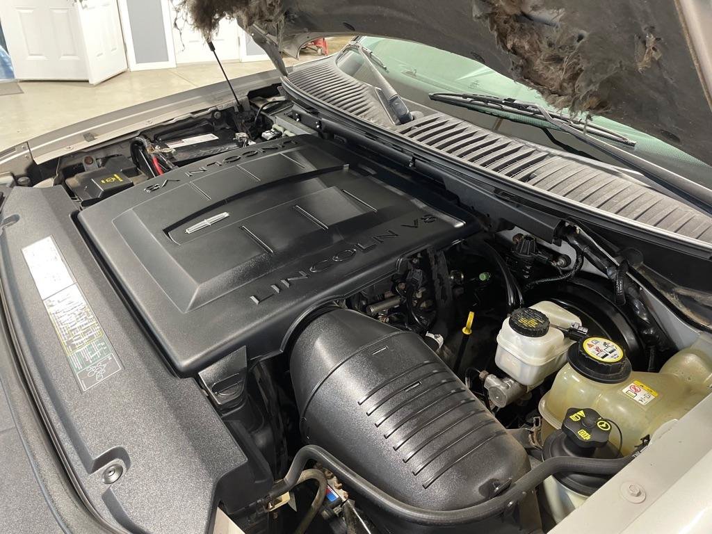Used 2005 Lincoln Navigator Luxury AWD/4WD image 38