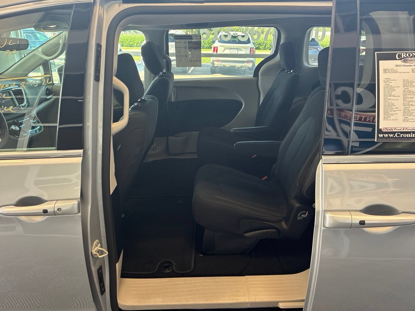 Used 2023 Chrysler Voyager LX FWD image 14