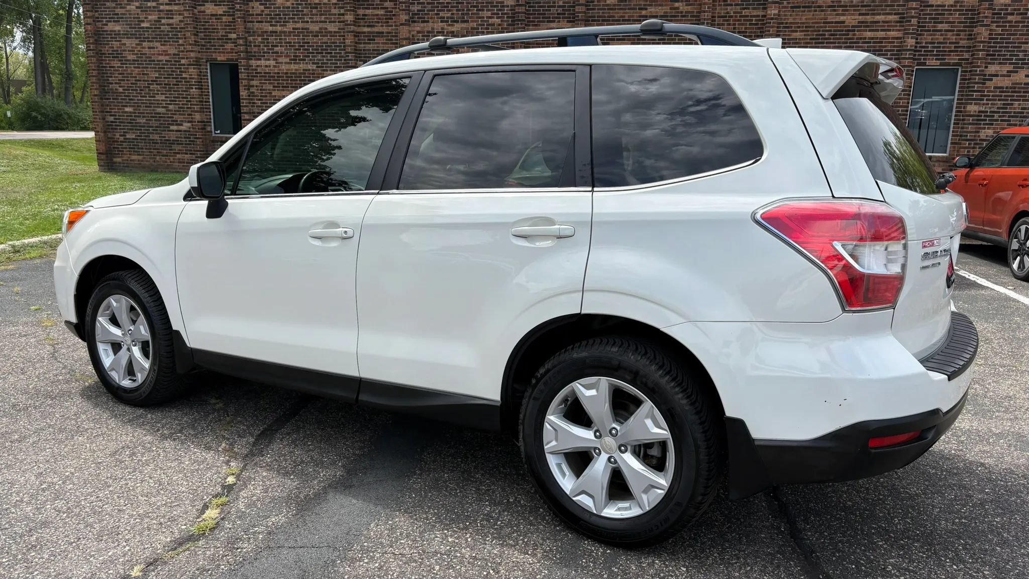Used 2016 Subaru Forester 2.5i Limited AWD/4WD image 6