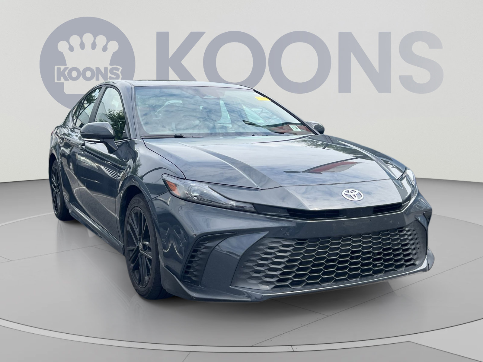 Used 2025 Toyota Camry SE FWD image 5