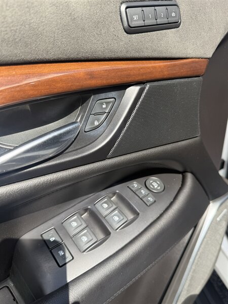 Used 2019 Cadillac Escalade Premium Luxury AWD/4WD image 15