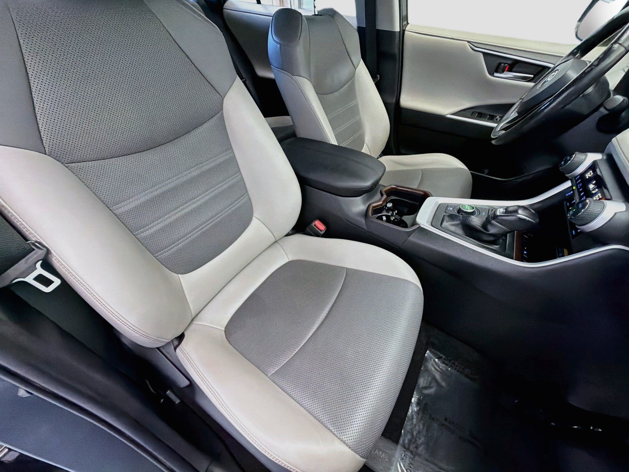 Used 2020 Toyota RAV4 Limited AWD/4WD image 15
