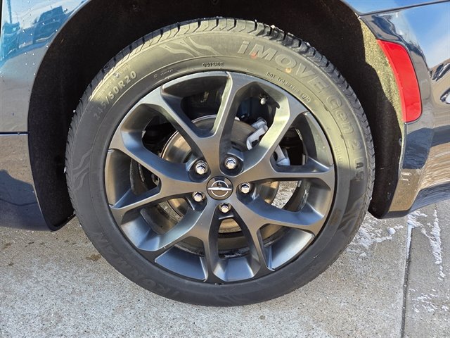 Used 2025 Chrysler Pacifica Limited image 15