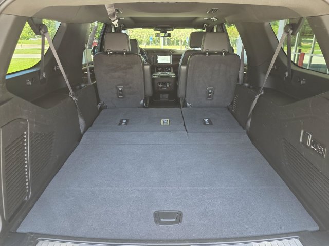Used 2022 GMC Yukon XL Denali RWD image 13