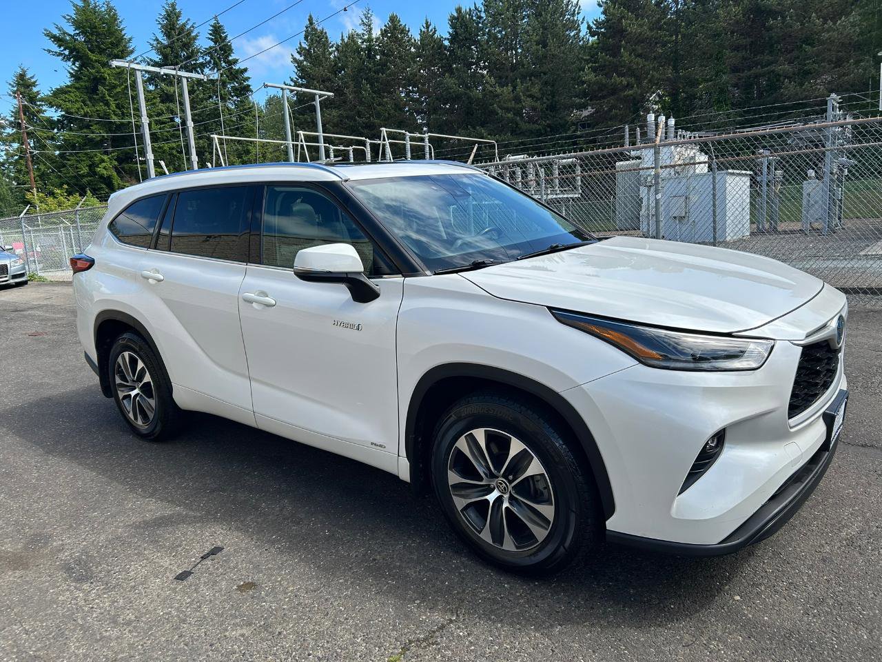 Used 2021 Toyota Highlander XLE image 3