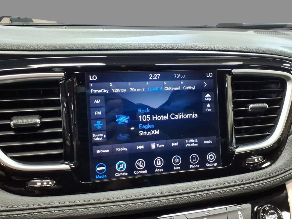 Used 2020 Chrysler Pacifica Limited FWD image 27