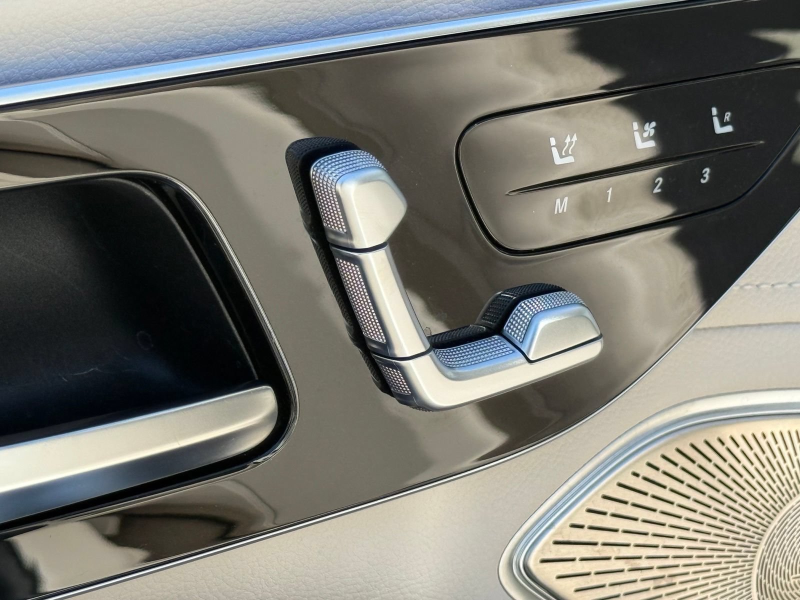 Used 2023 Mercedes-Benz EQS 450+ SUV image 23