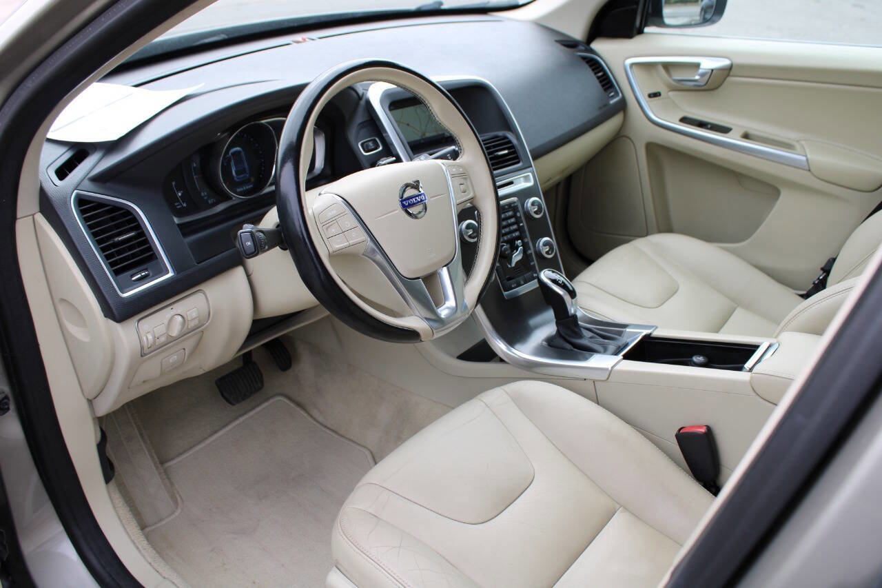Used 2015 Volvo XC60 T5 Premier image 18