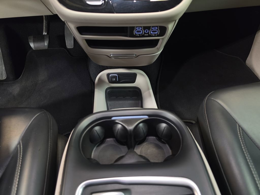 Certified 2023 Chrysler Pacifica Touring-L image 23