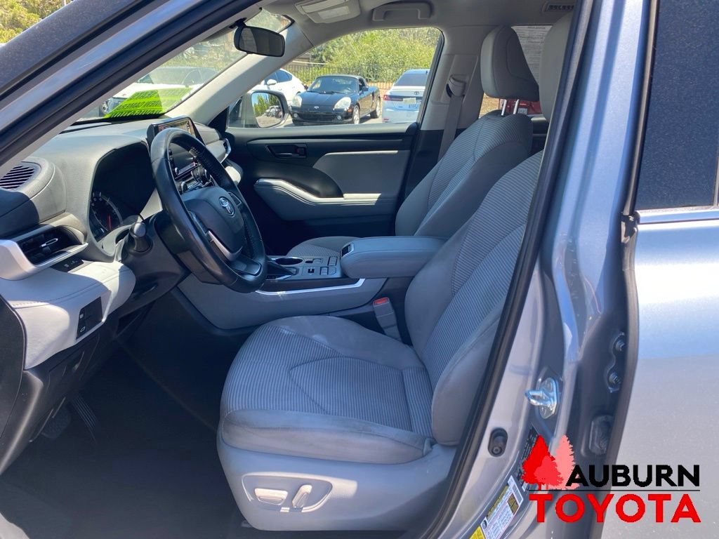 Used 2022 Toyota Highlander LE AWD/4WD image 34